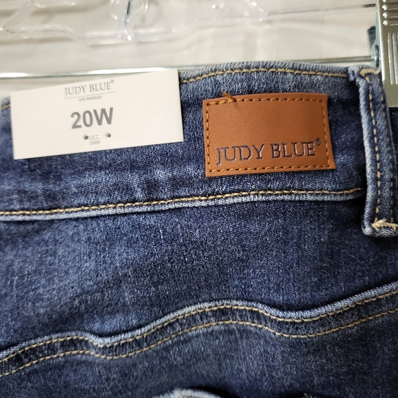 Judy Blue Jeans - Picture 3 of 9
